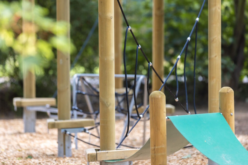 Klettergerüst auf dem Spielplatz